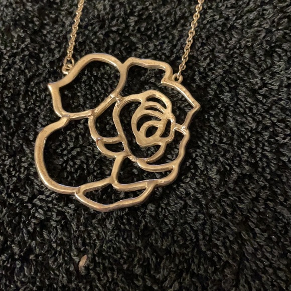 🪀Beautiful silver rose necklace🪀 - Picture 3 of 4